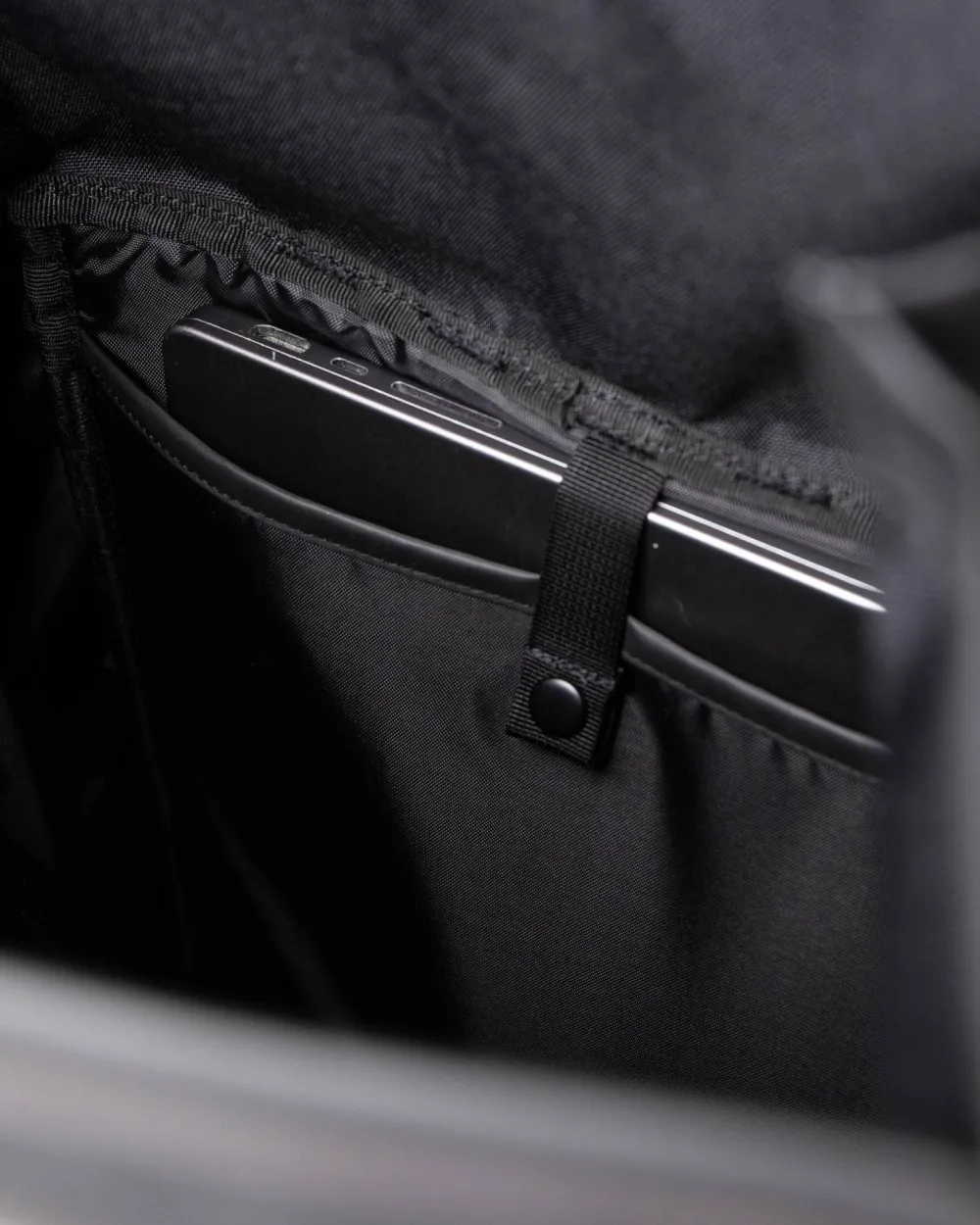 New Sandqvist Stream Slim Rolltop M Black